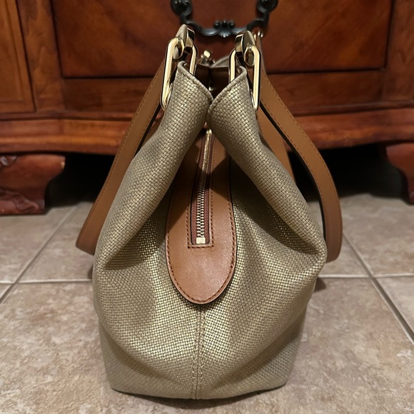 Michael Kors Raven Large Raven Gold Leather Shoulder Bag - Picture 5 of 14